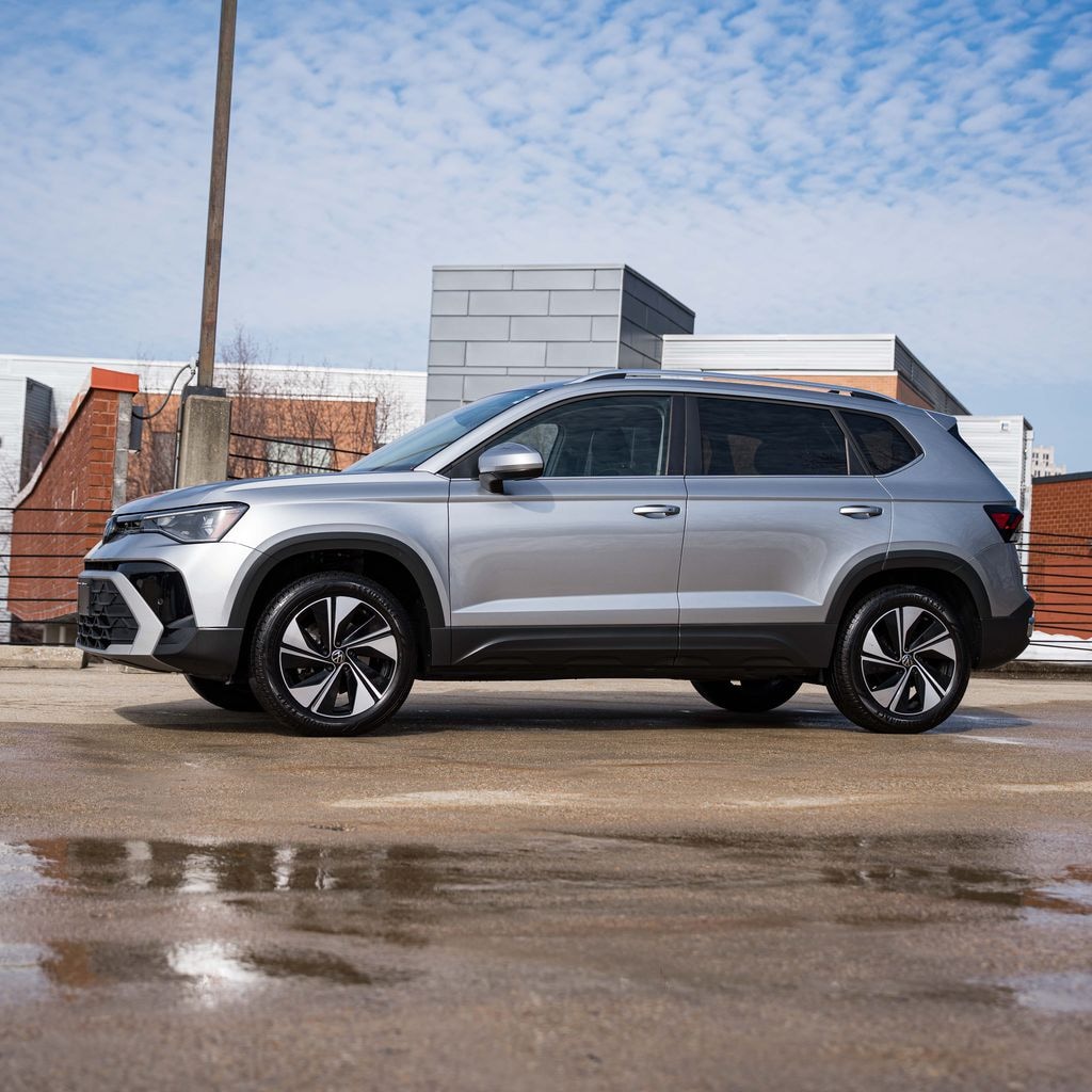 Used 2025 Volkswagen Taos 1.5T SE SUV