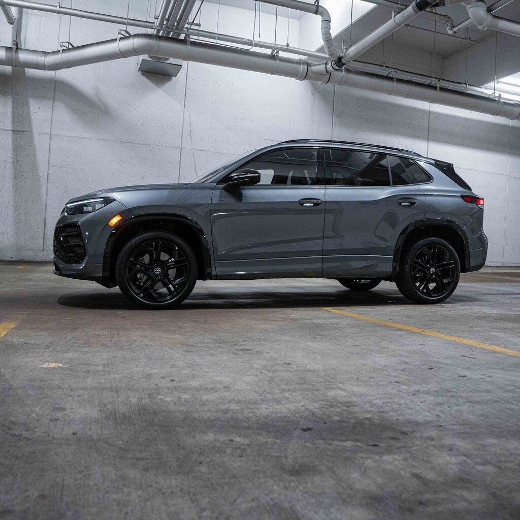 2025 Volkswagen Tiguan SE R-Line Black photo 3