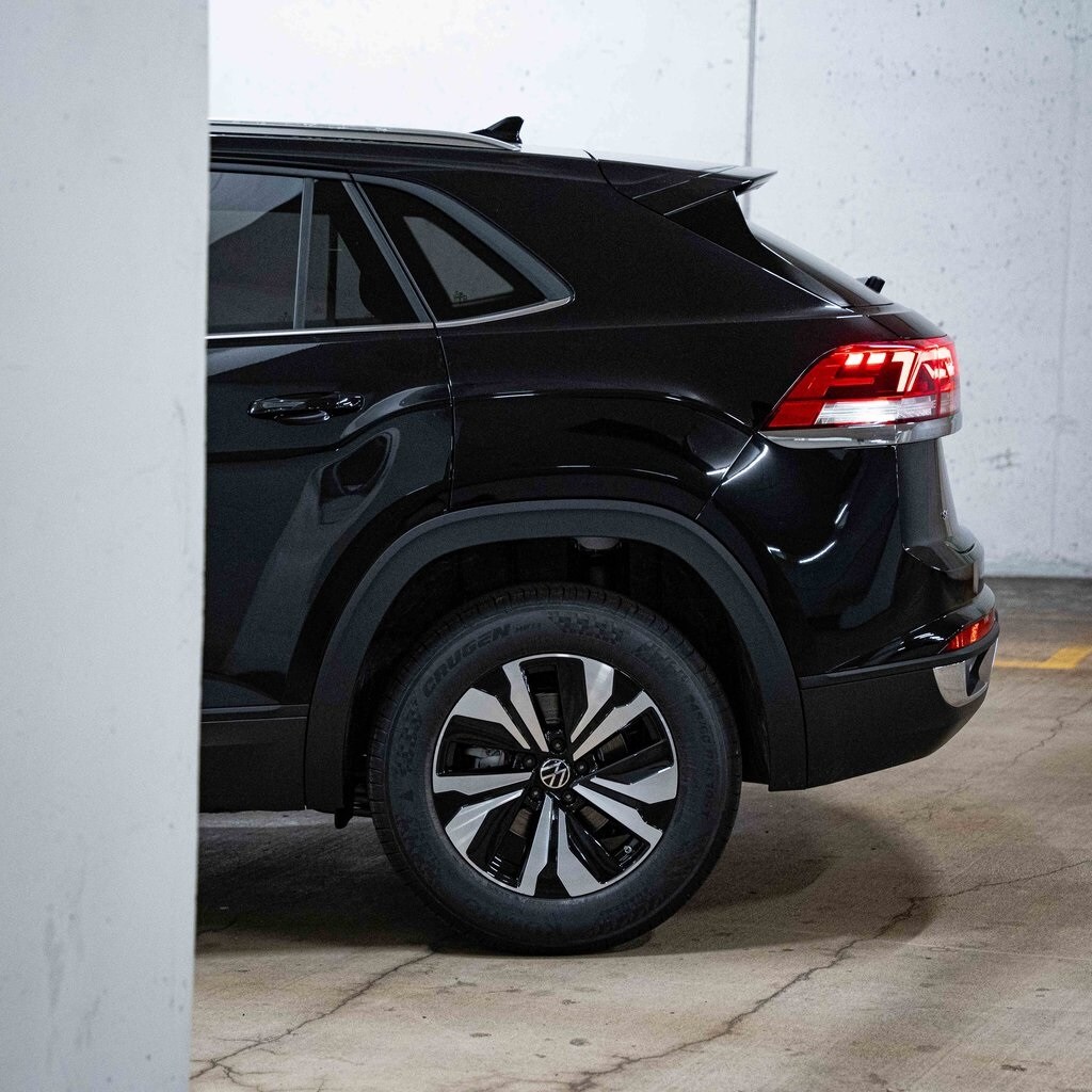 2026 Volkswagen Atlas Cross Sport SE photo 3
