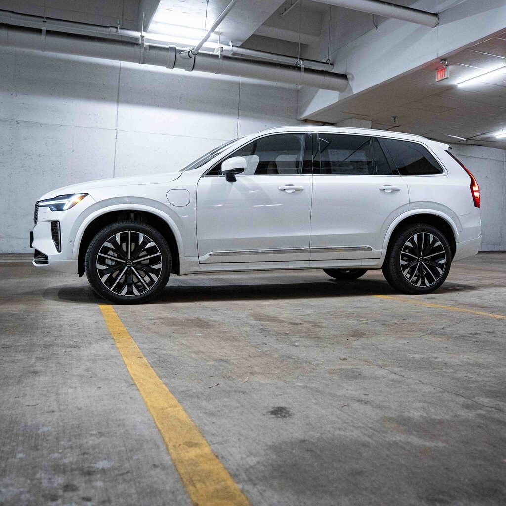 New 2025 Volvo XC90 plug-in hybrid T8 (2025.5) Plus 7-Seater SUV