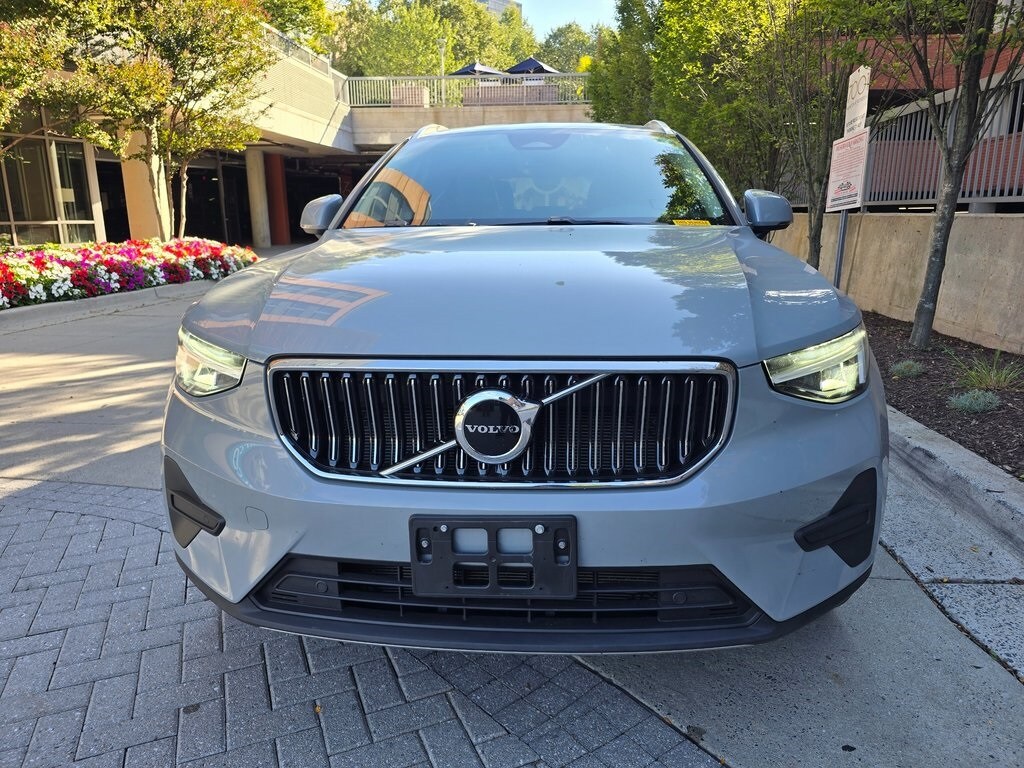 2025 Volvo XC40 Core photo 2