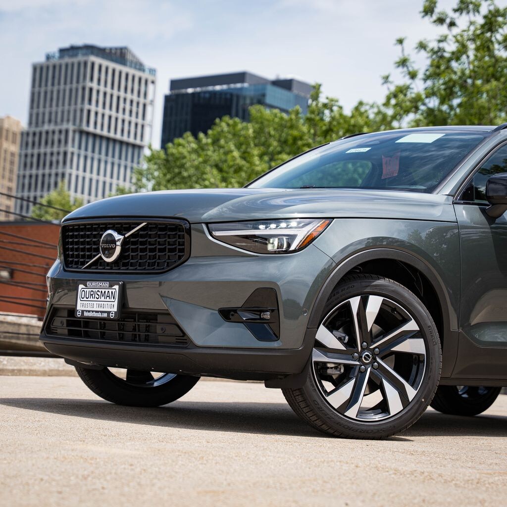 New 2026 Volvo XC40 B5 Plus SUV