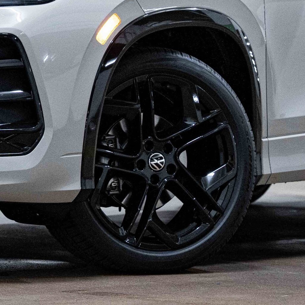 2026 Volkswagen Tiguan SE R-Line Black photo 2