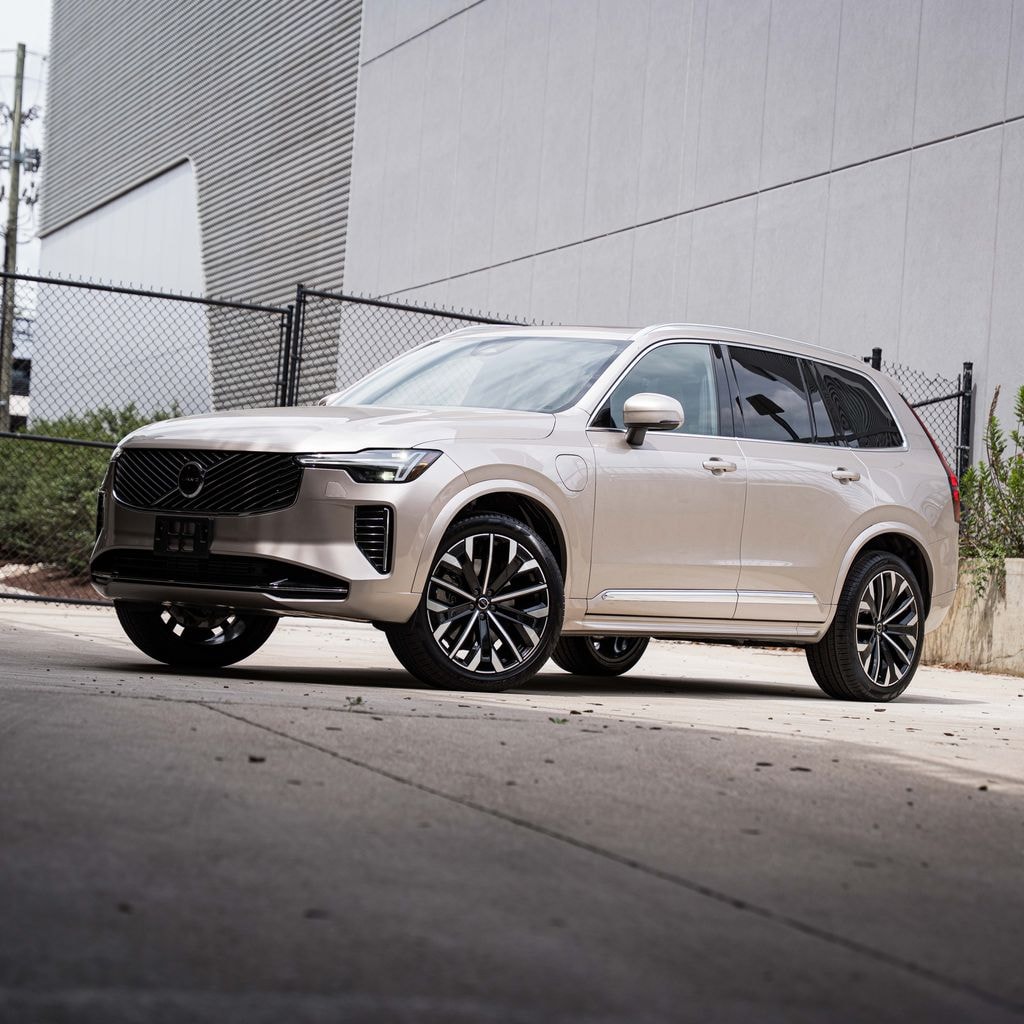 New 2026 Volvo XC90 plug-in hybrid T8 Core SUV