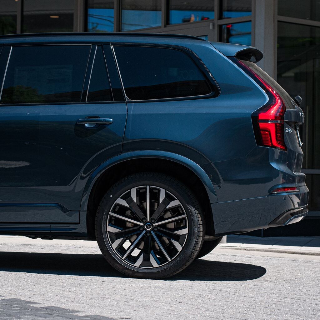 New 2026 Volvo XC90 plug-in hybrid T8 Ultra Dark Theme 6-Seater SUV
