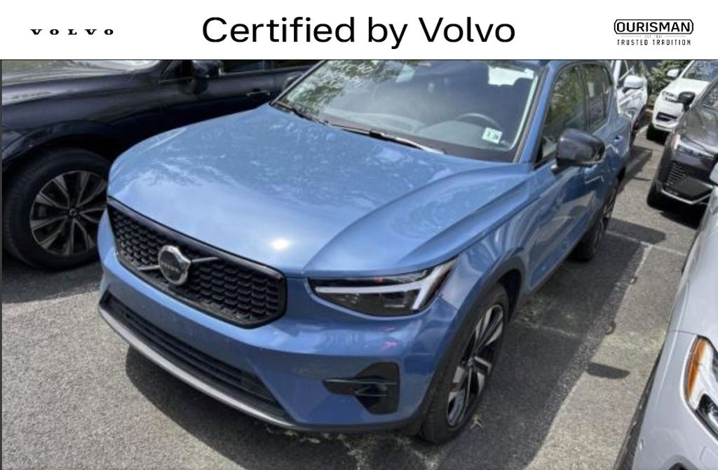 2023 Volvo XC40 B5 Ultimate Dark AWD's photo