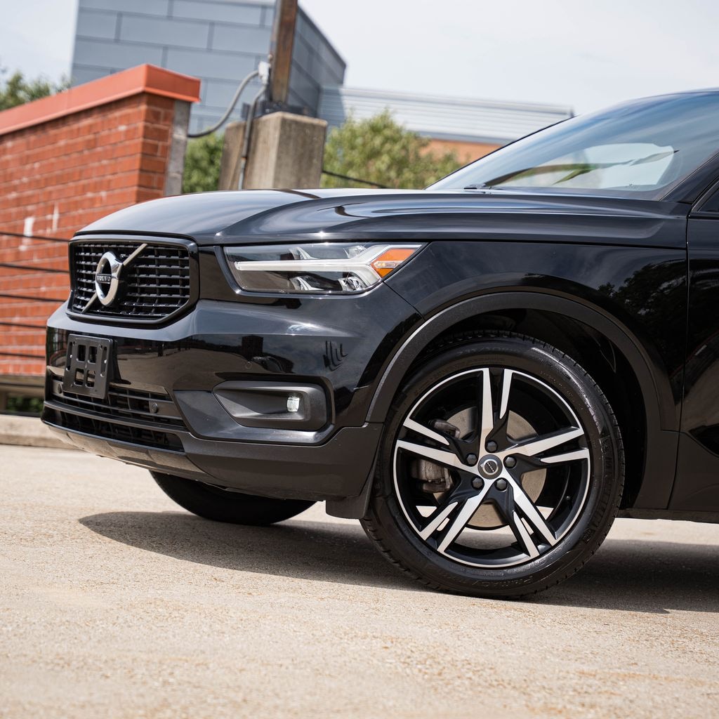 Used 2021 Volvo XC40 R-Design SUV