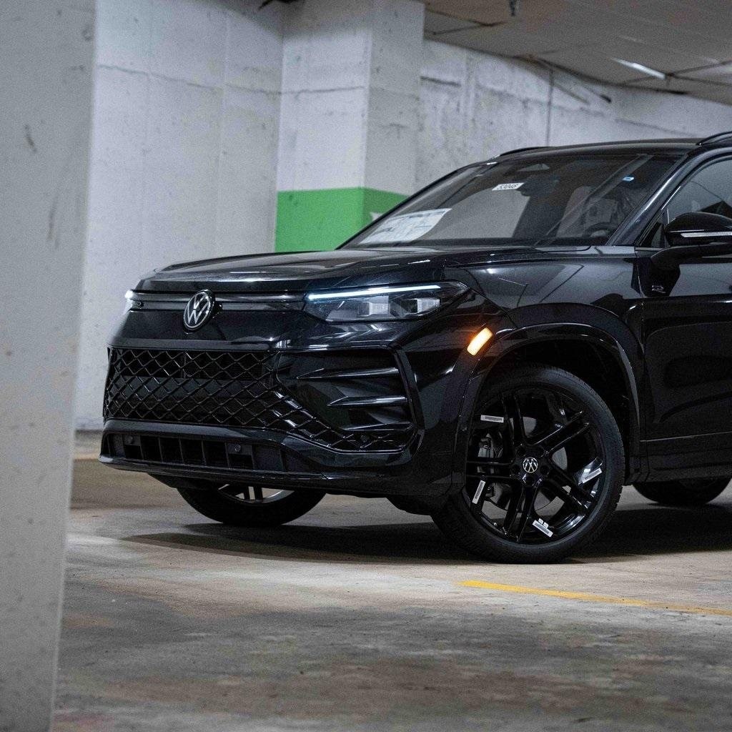 New 2025 Volkswagen Tiguan 2.0T SE R-Line Black SUV