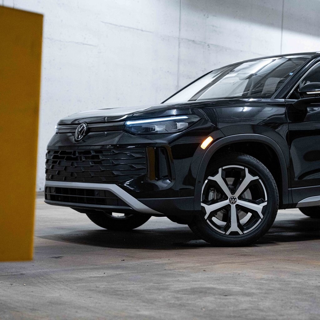 2026 Volkswagen Tiguan SE photo 2