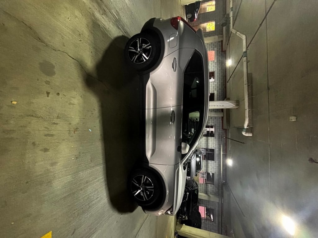 Used 2025 Volvo XC40 B5 Core SUV