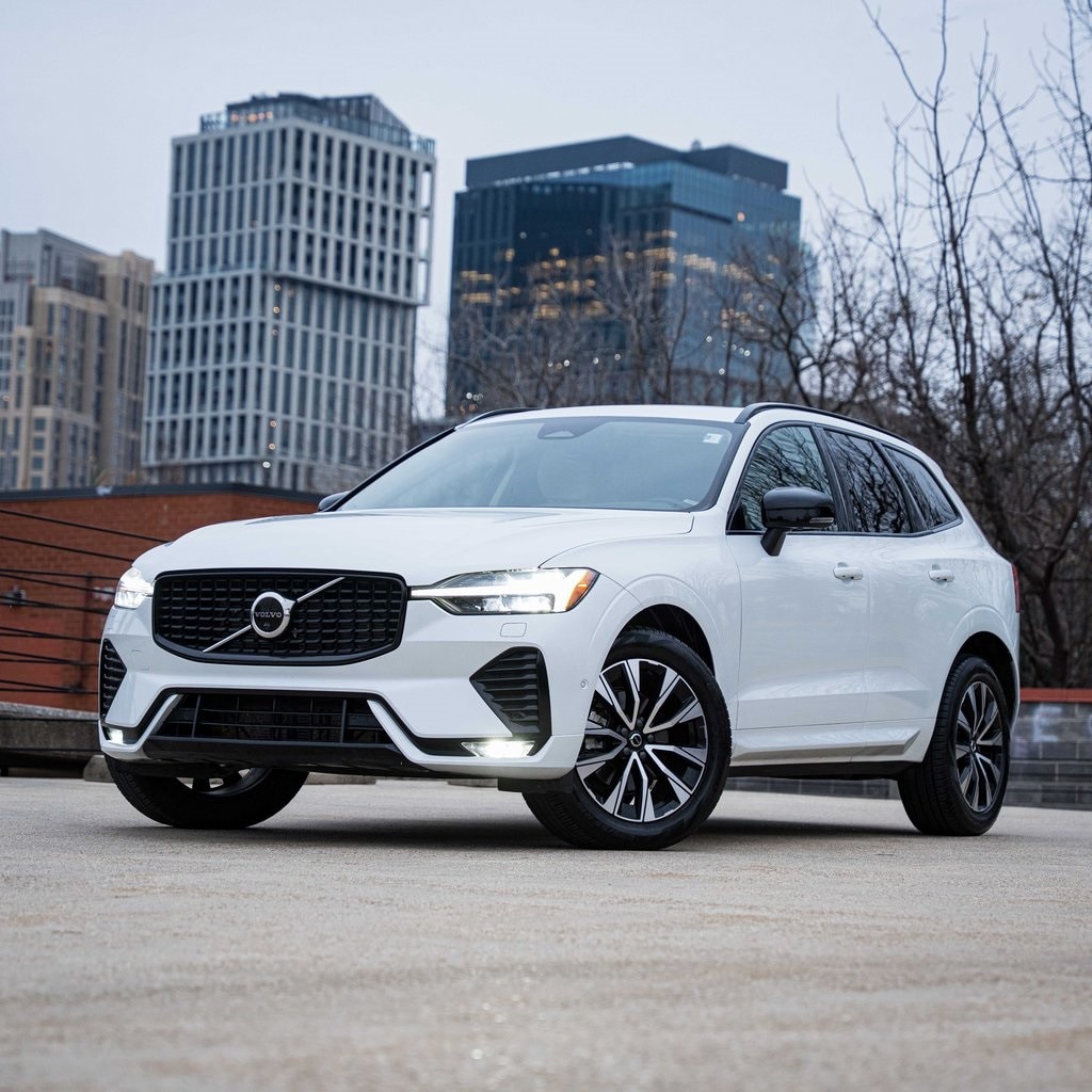 2023 Volvo XC60 Plus's photo