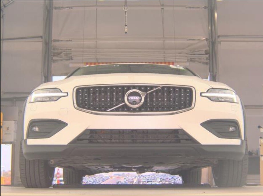 2025 Volvo V60 Cross Country B5 Plus photo 3