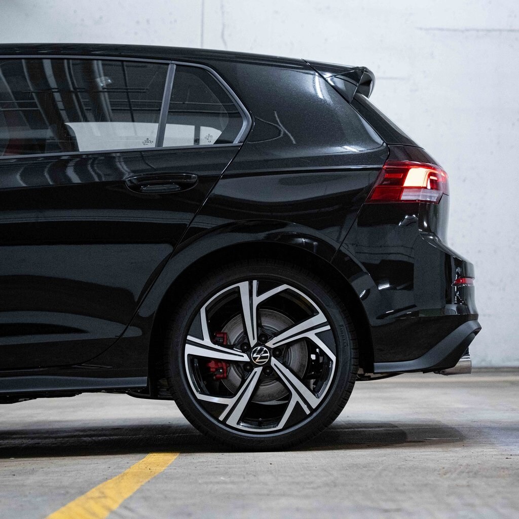 2025 Volkswagen Golf GTI SE photo 4