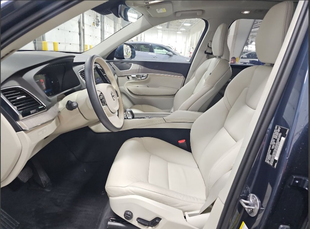 Used 2025 Volvo XC90 plug-in hybrid T8 Plus SUV