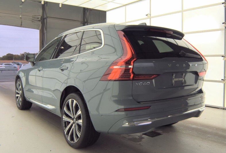 2023 Volvo XC60 Ultimate photo 2