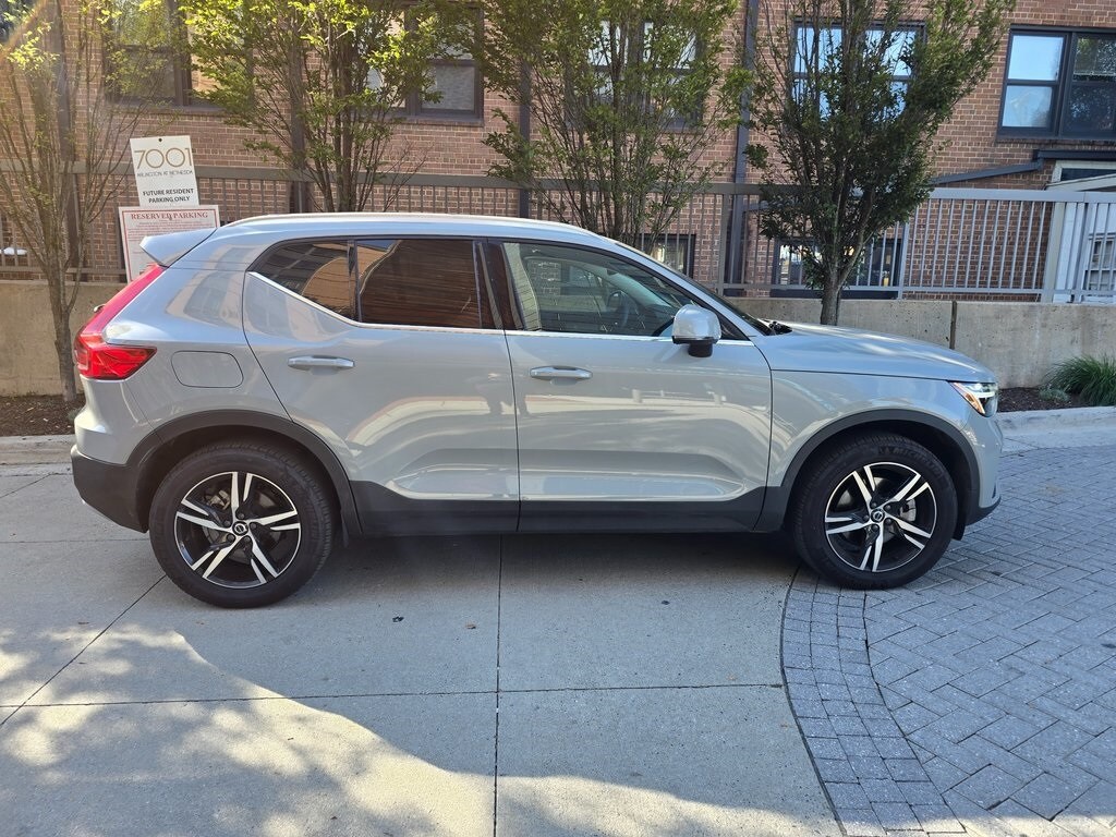 2025 Volvo XC40 Core photo 4