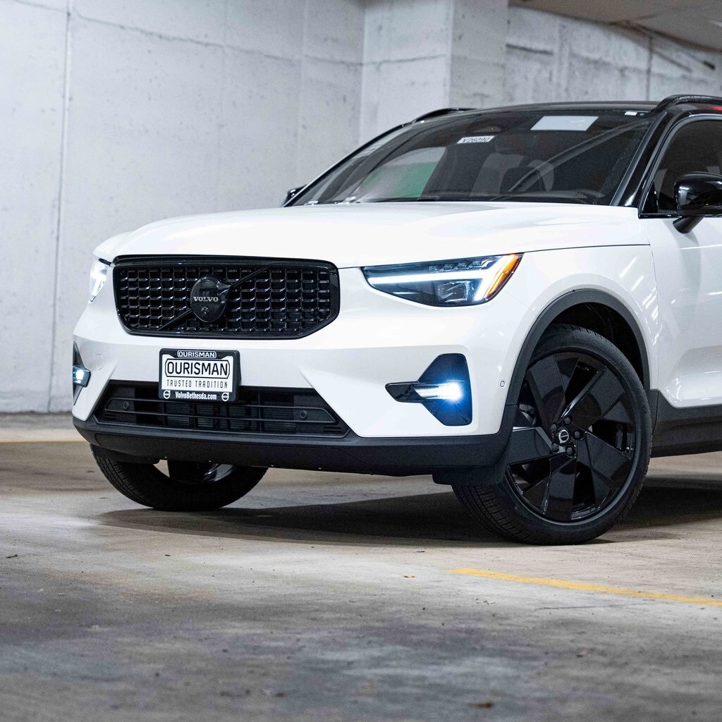 New 2026 Volvo XC40 B5 Ultra Black Edition SUV