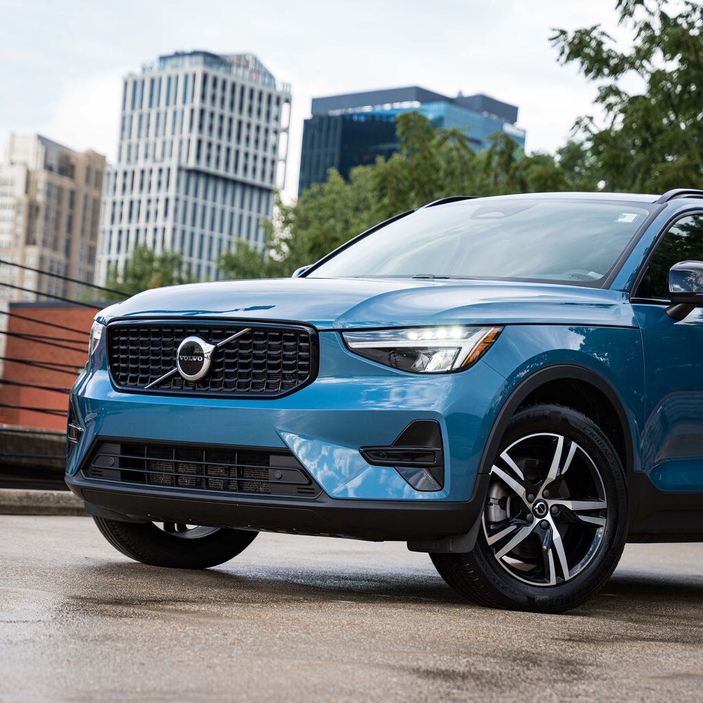 Certified 2024 Volvo XC40 B5 Core SUV