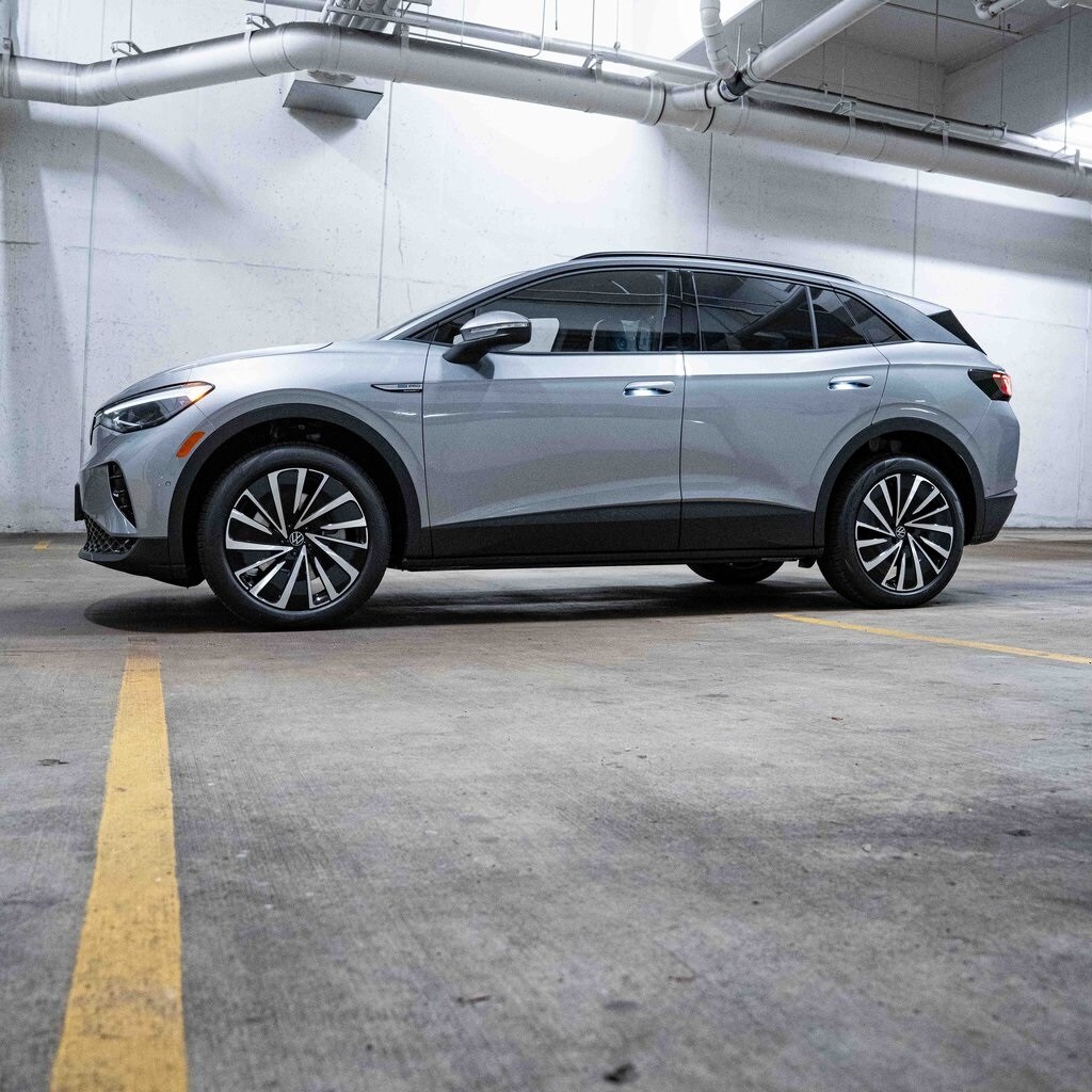 2025 Volkswagen ID.4 Pro photo 3
