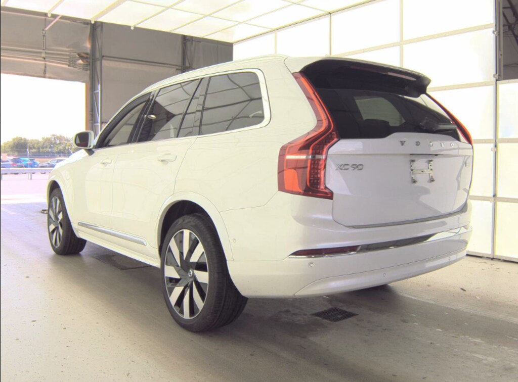Certified 2024 Volvo XC90 plug-in hybrid Ultimate SUV
