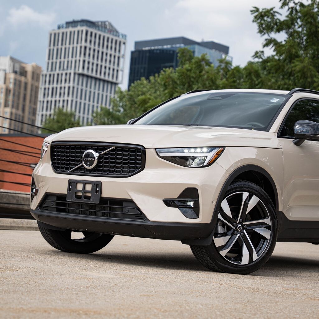 Certified 2025 Volvo XC40 B5 Plus Dark Theme SUV