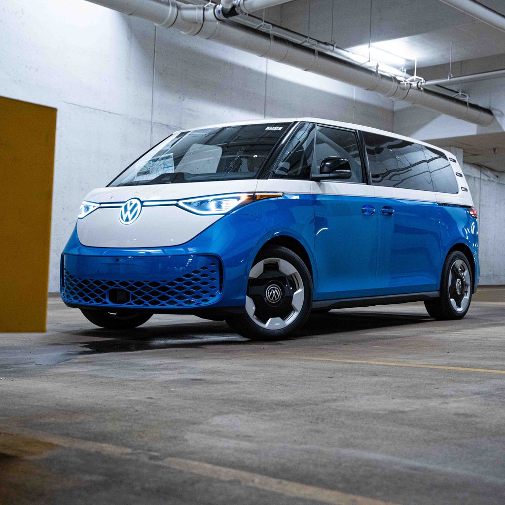 2025 Volkswagen ID. Buzz Pro S Plus 4Motion Two-Tone's photo