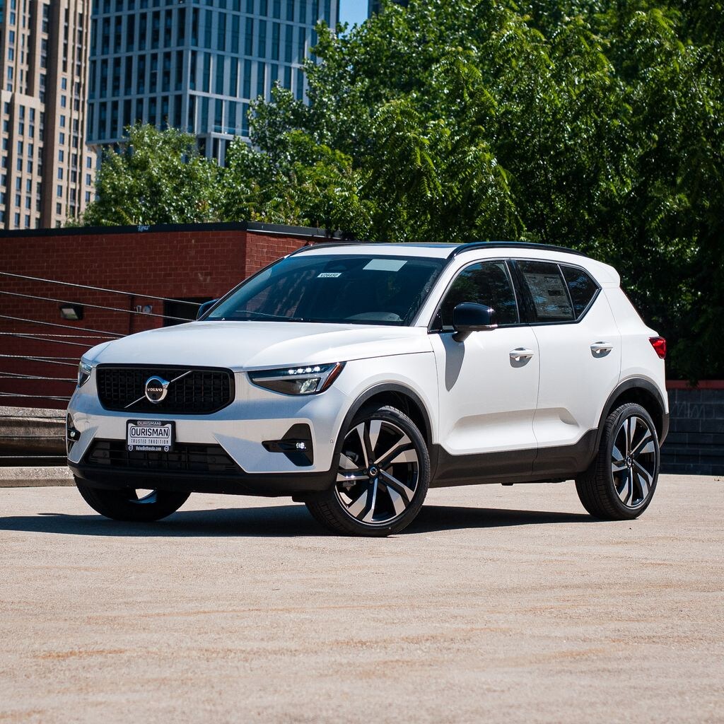 New 2026 Volvo XC40 B5 Plus SUV