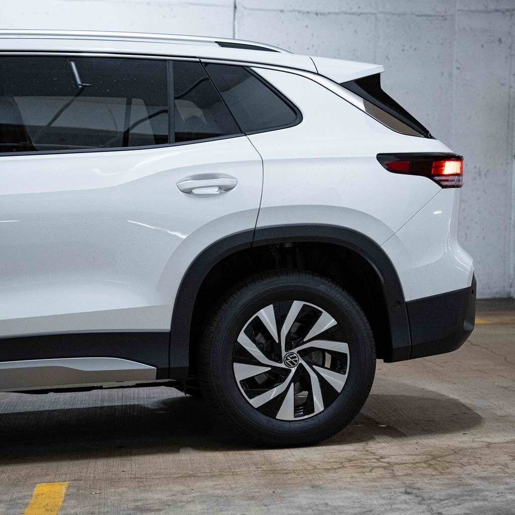 2025 Volkswagen Tiguan S photo 2