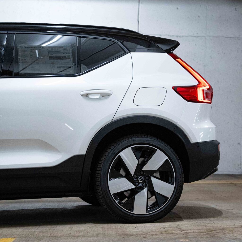 New 2026 Volvo EX40 Single Motor Extended Range Plus SUV