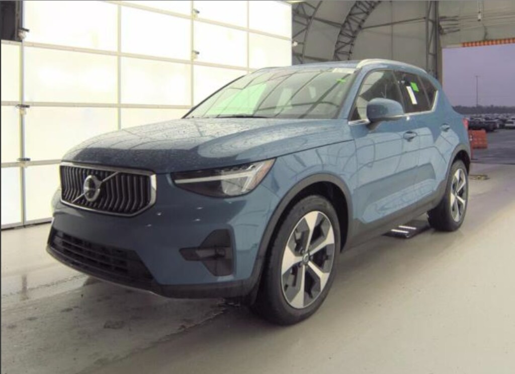 Used 2025 Volvo XC40 B5 Plus Bright Theme SUV