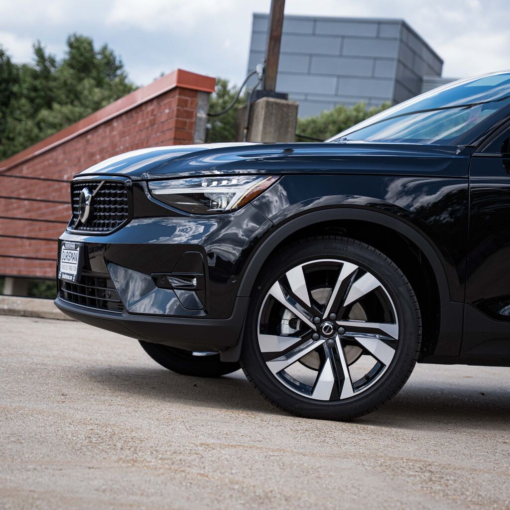 New 2026 Volvo XC40 B5 Ultra SUV