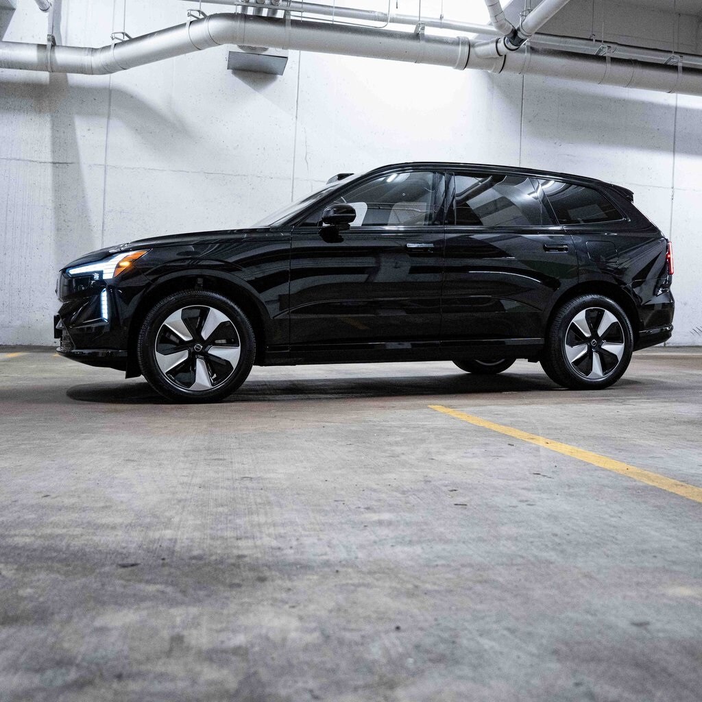 2025 Volvo EX90 Twin Motor Plus photo 3