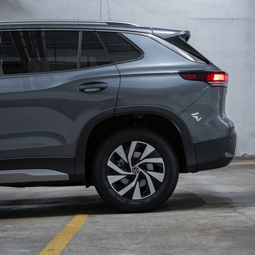 2025 Volkswagen Tiguan S photo 2