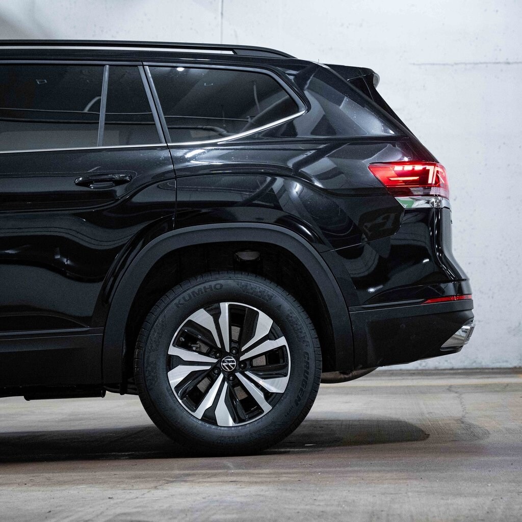 2026 Volkswagen Atlas SE photo 2