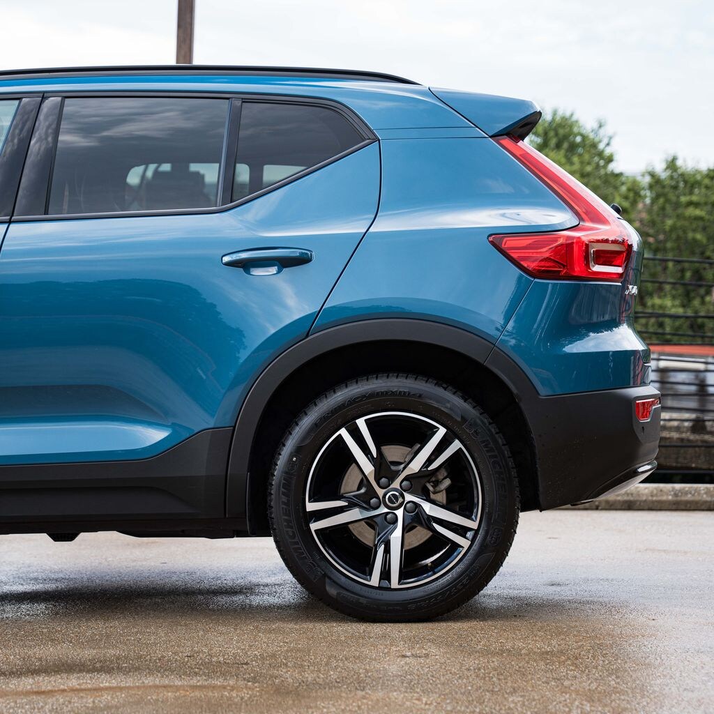 Certified 2024 Volvo XC40 B5 Core SUV