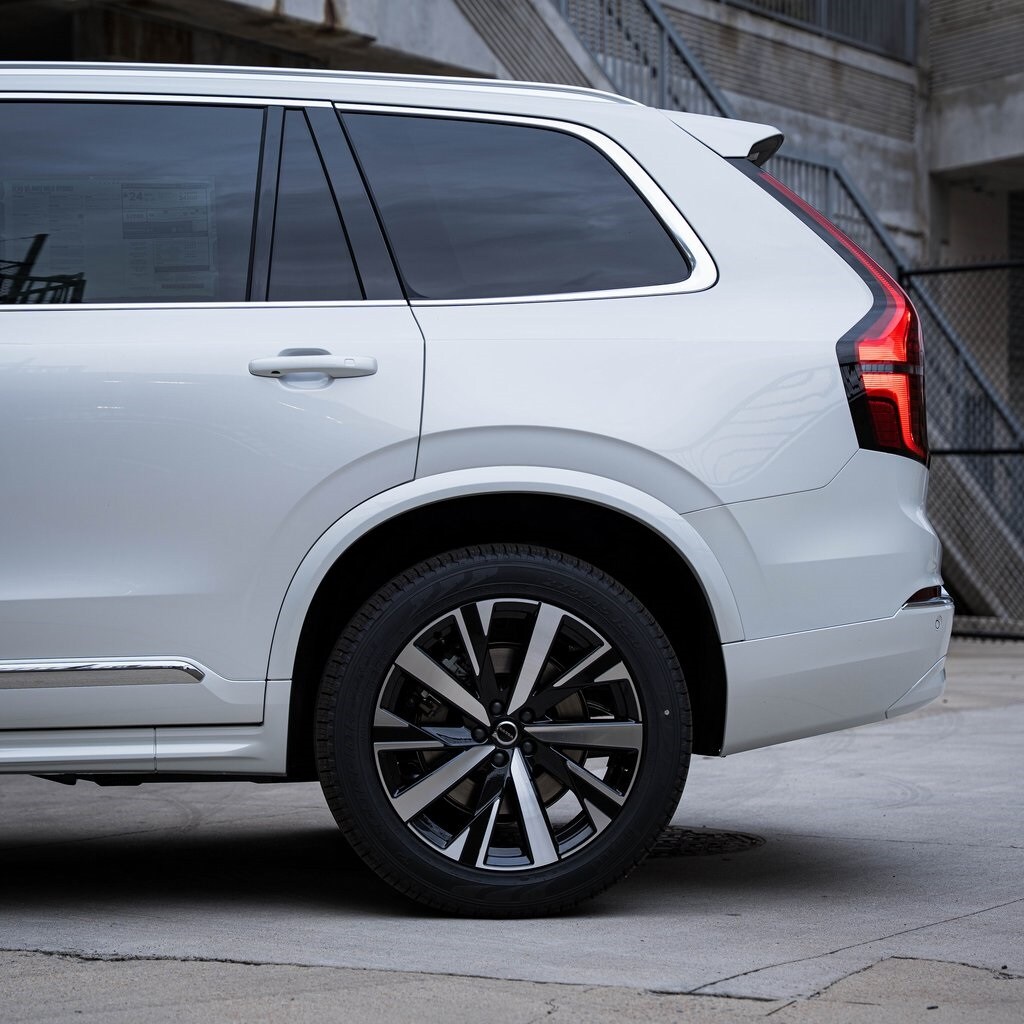 New 2026 Volvo XC90 B5 Core SUV