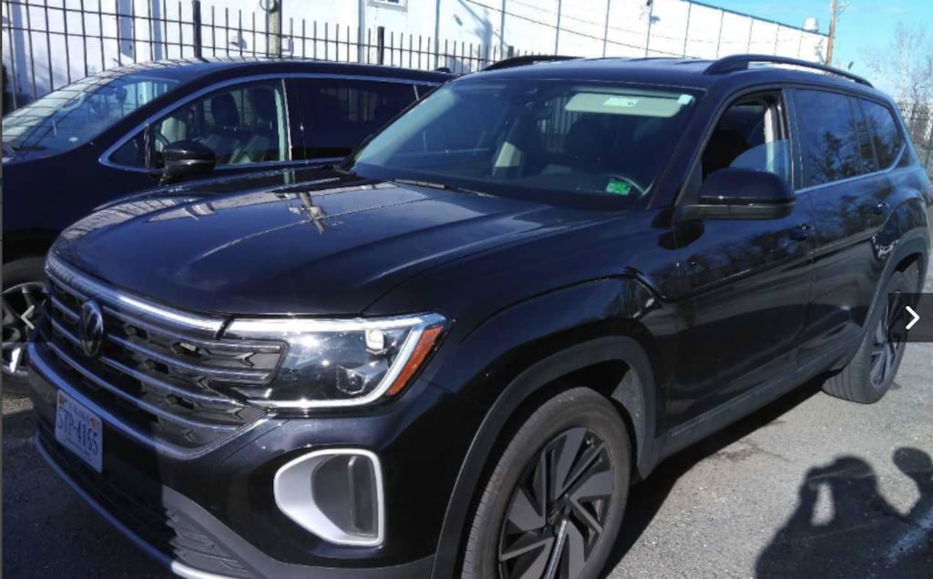 Used 2025 Volkswagen Atlas 2.0T SE w/Technology SUV