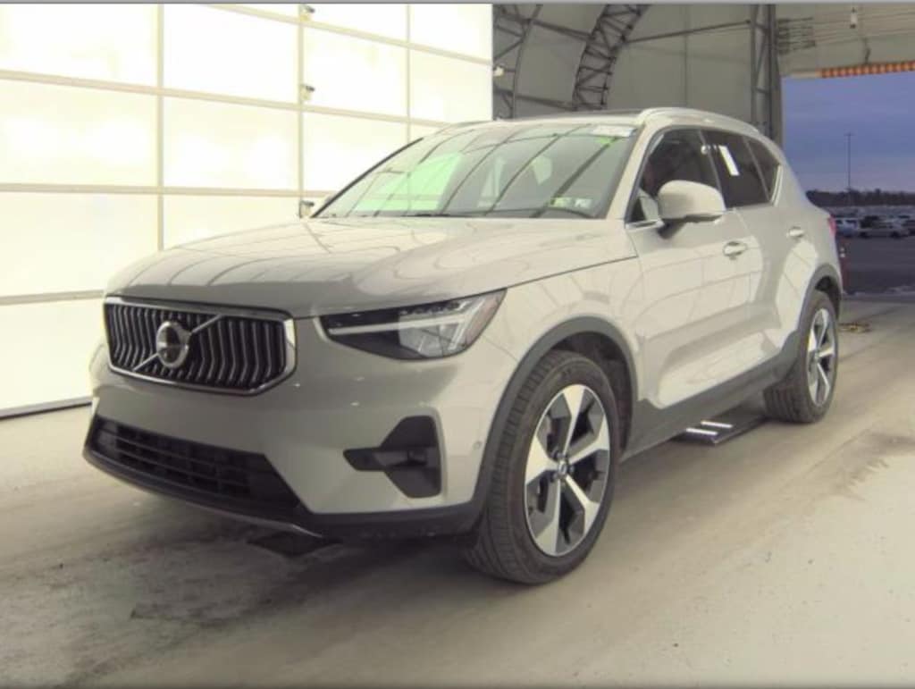 Used 2025 Volvo XC40 B5 Plus Bright Theme SUV