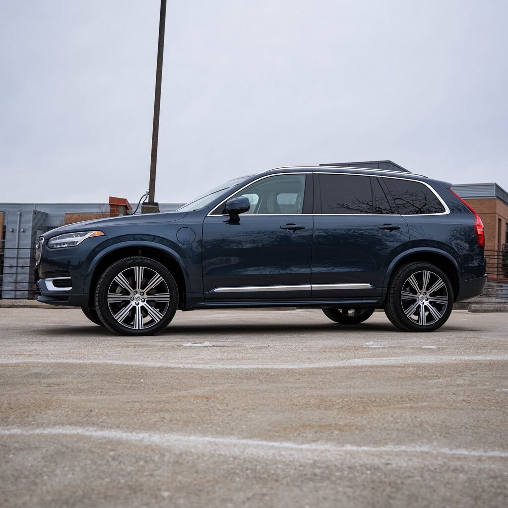 Used 2025 Volvo XC90 plug-in hybrid T8 Plus SUV