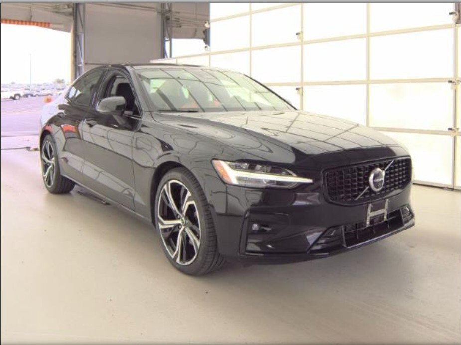 2025 Volvo S60 B5 Plus AWD photo 4