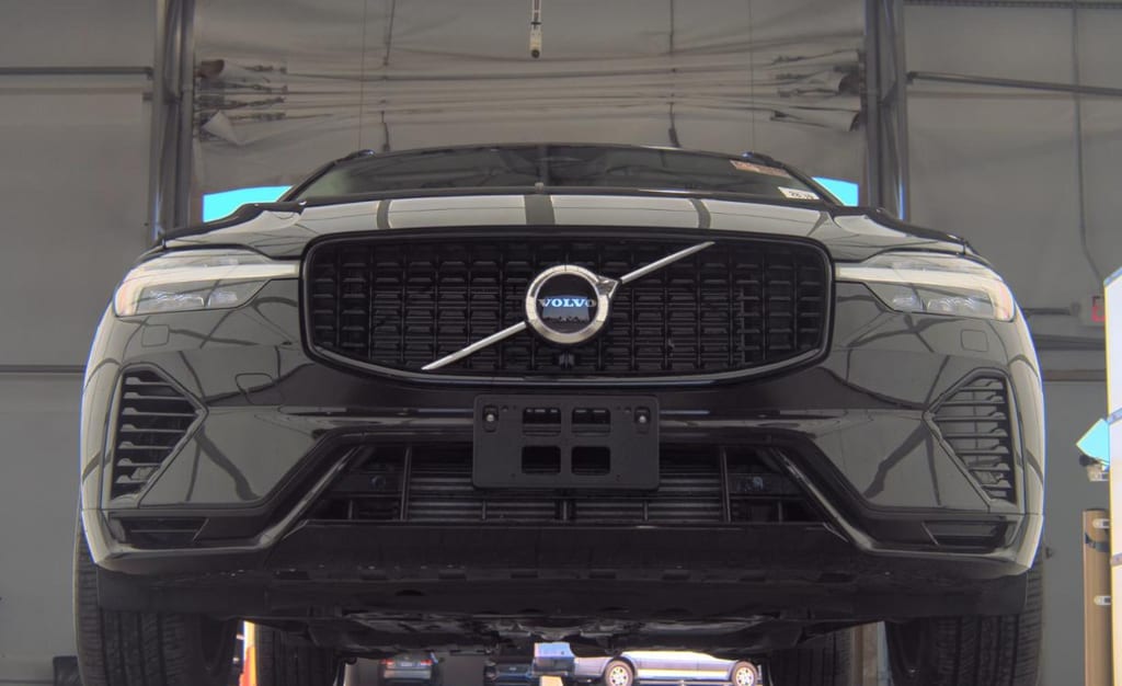 Certified 2025 Volvo XC60 plug-in hybrid T8 Core SUV