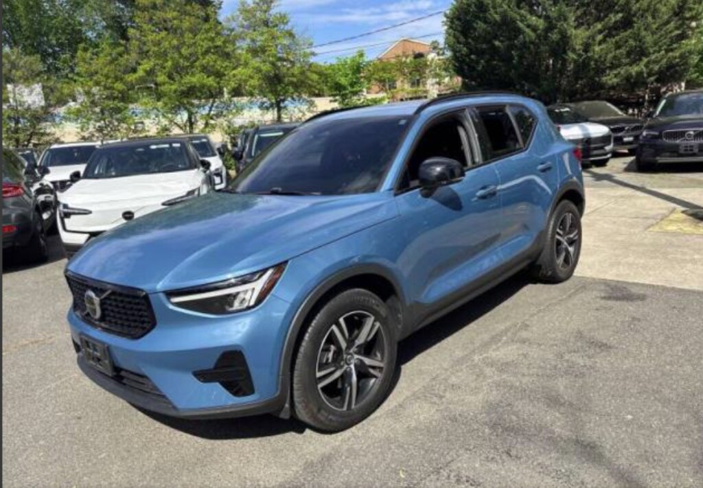 Used 2024 Volvo XC40 B5 Core SUV