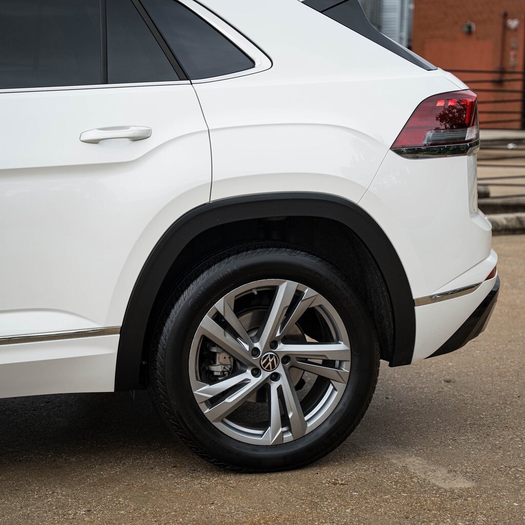 2024 Volkswagen Atlas Cross Sport SEL R-Line photo 3