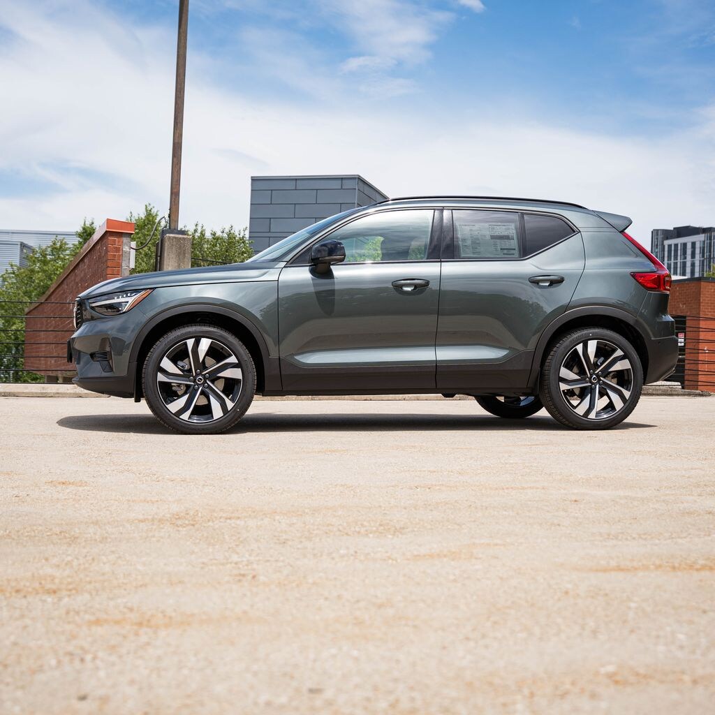 New 2026 Volvo XC40 B5 Plus SUV