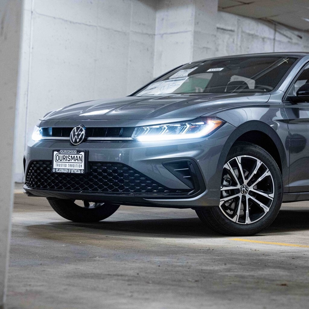 2026 Volkswagen Jetta 1.5T Sport photo 2