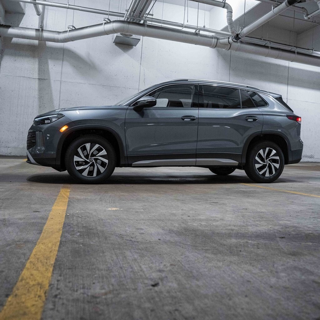 2025 Volkswagen Tiguan S photo 3