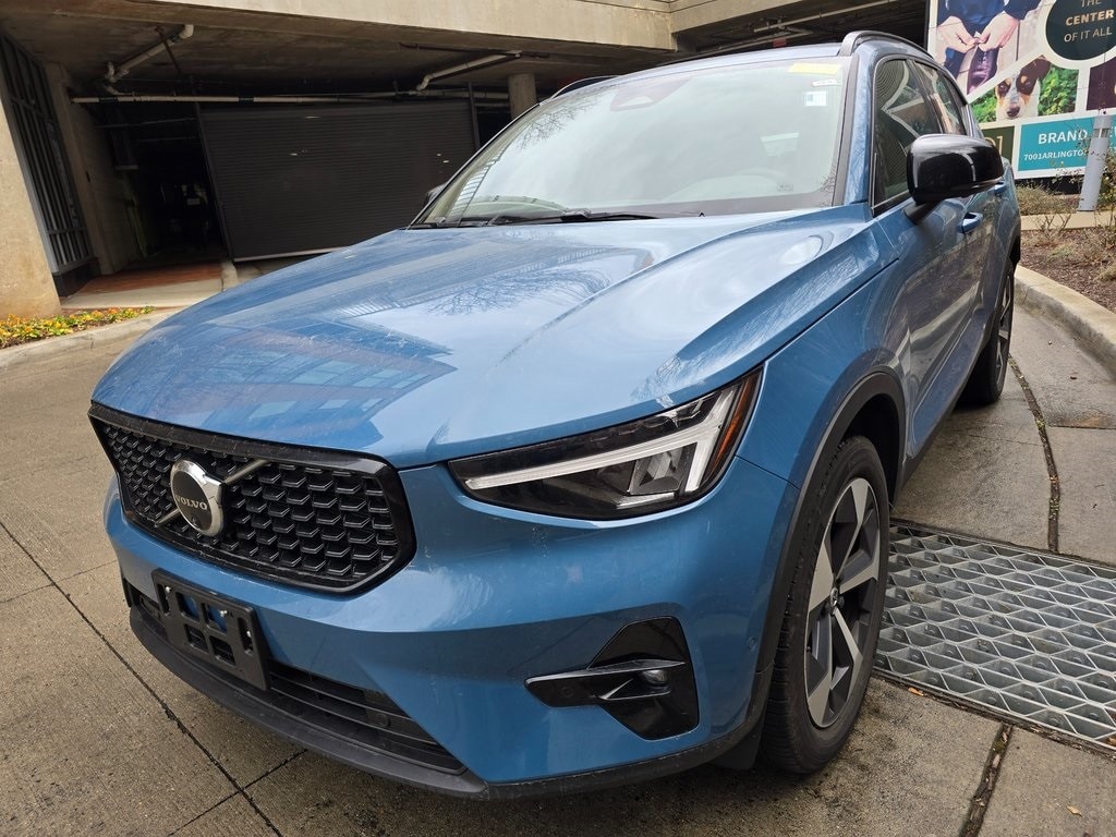 2025 Volvo XC40 Plus's photo