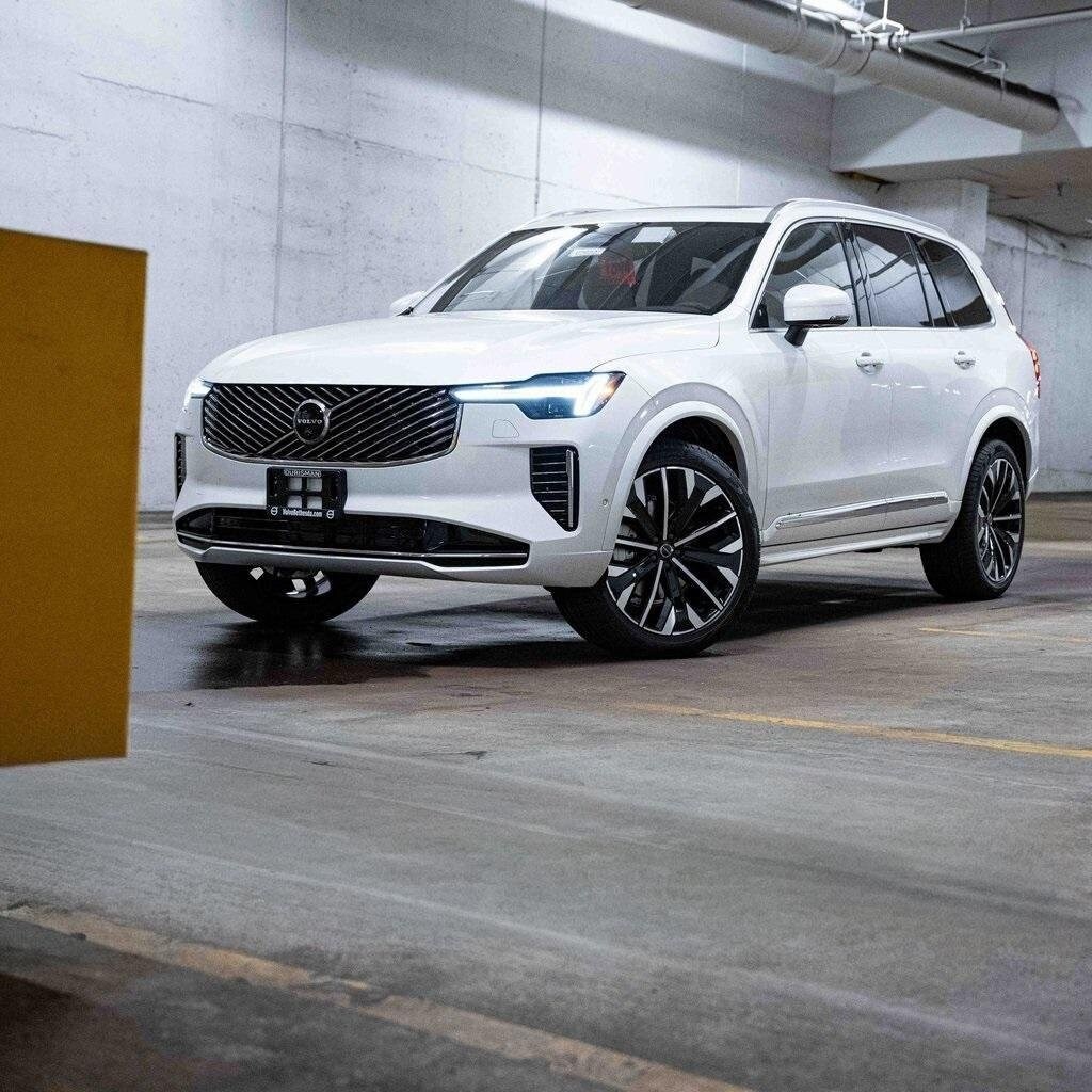 2026 Volvo XC90 Plus's photo