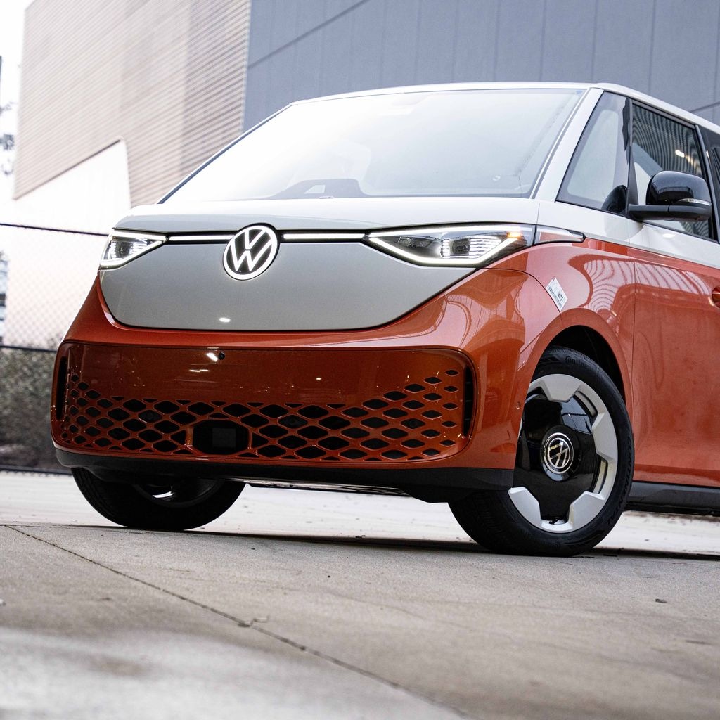 New 2025 Volkswagen ID. Buzz Pro S Plus Van 4MOTION