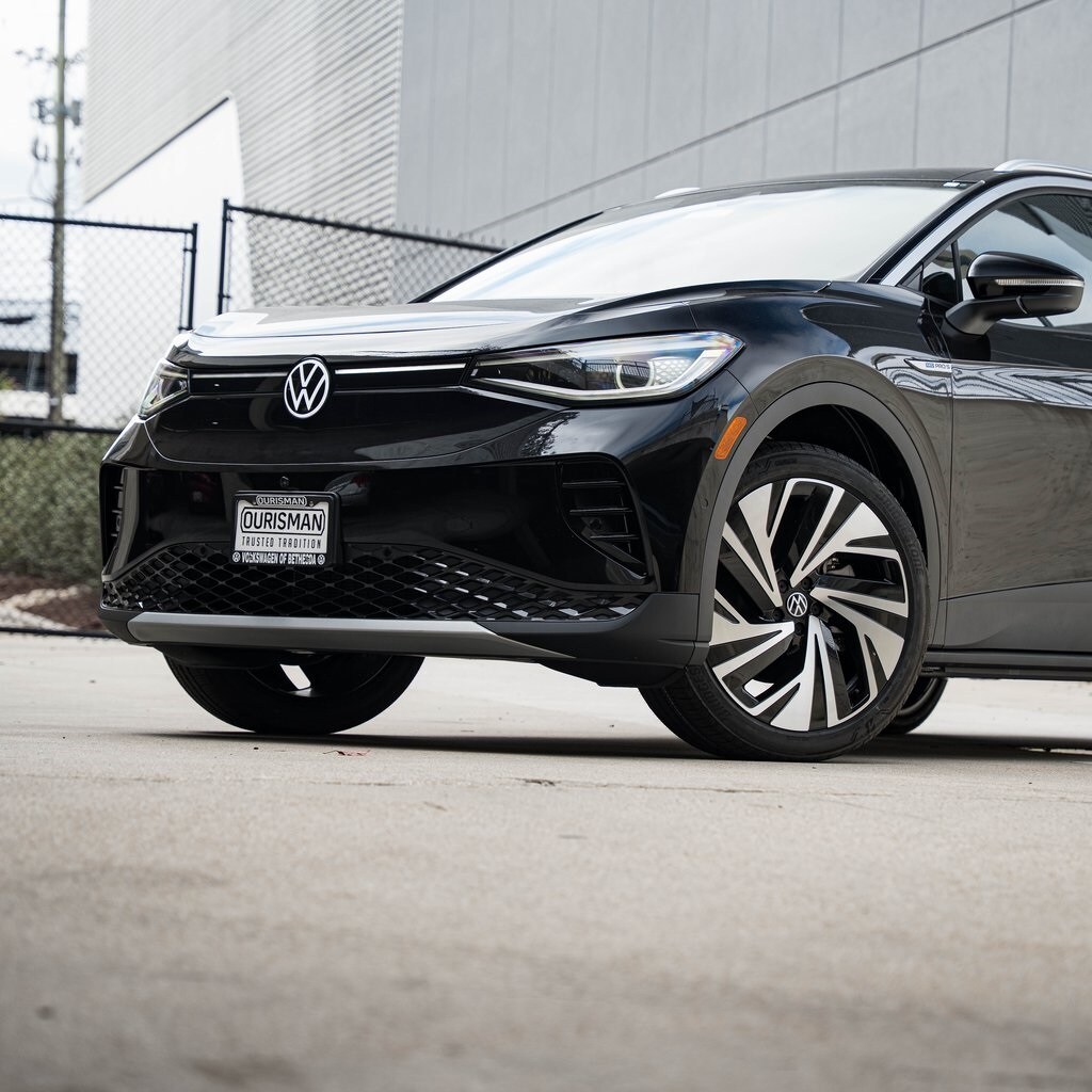 2025 Volkswagen ID.4 Pro Plus photo 2